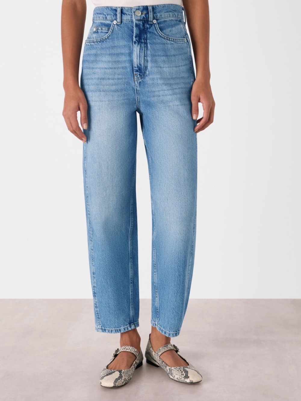 Whistles Light Wash Authentic Barrel Leg Jean size 26